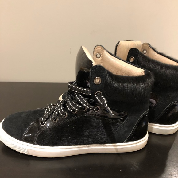 Designer Black Running Shoes - Picture 4 of 7